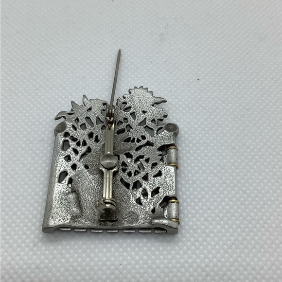 JJ Garden Gate / Bunny Rabbit Brooch - Picture 5 of 6
